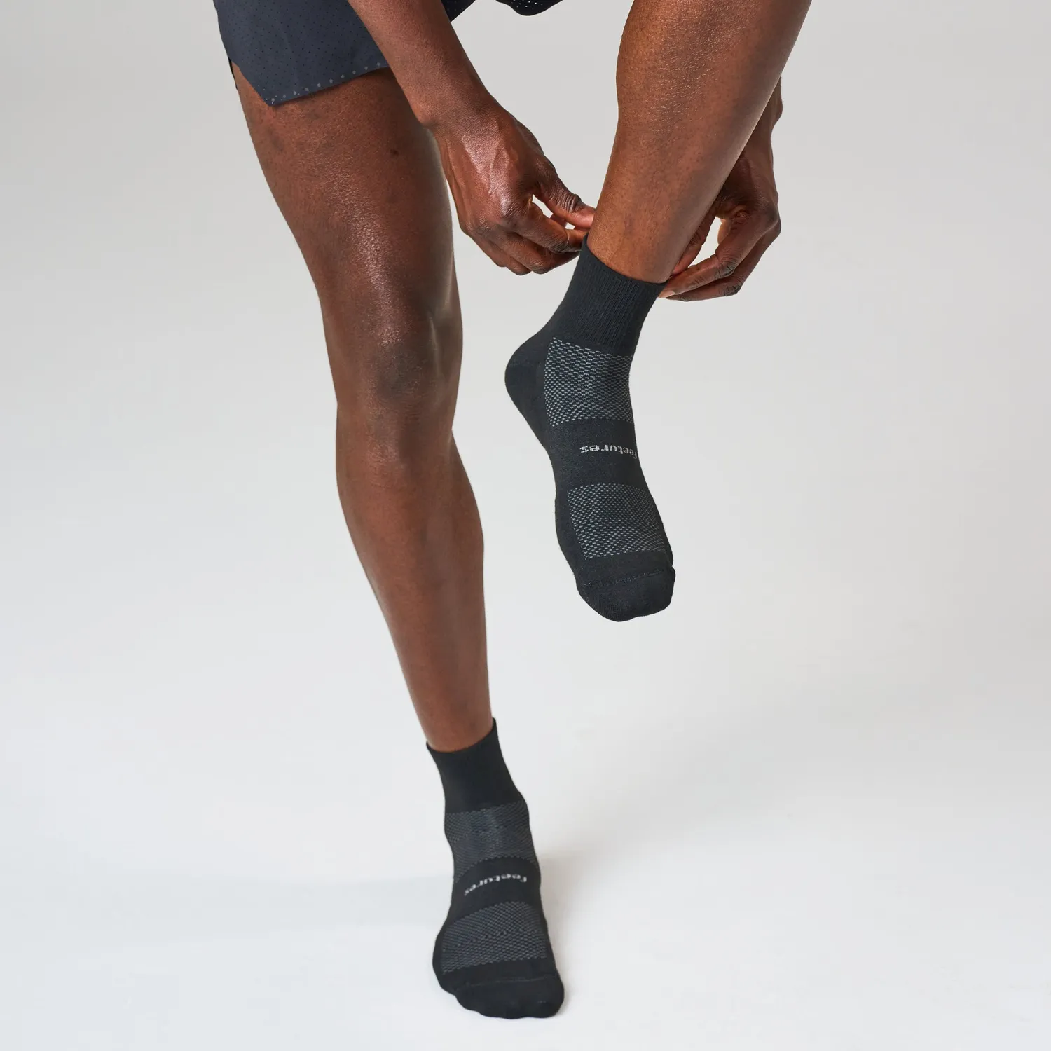 Feetures High Performance Ultra Light Quarter sokk tynn