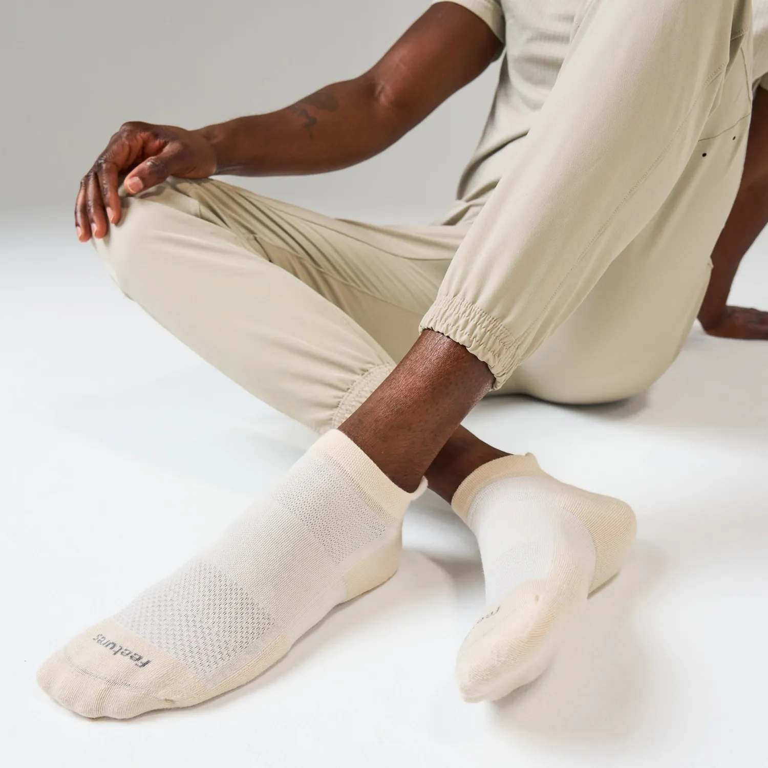 Feetures High Performance Max Cushion Tab sokker 6-pk White lave