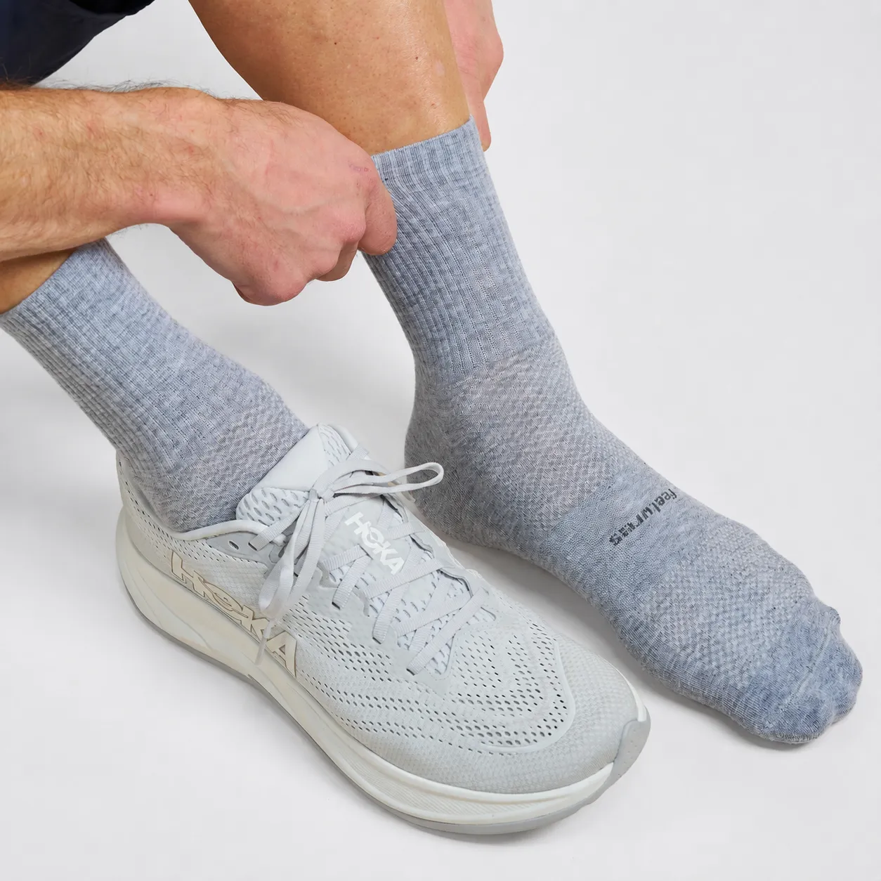 Feetures High Performance Max Cushion Quarter Tall sokk White myk