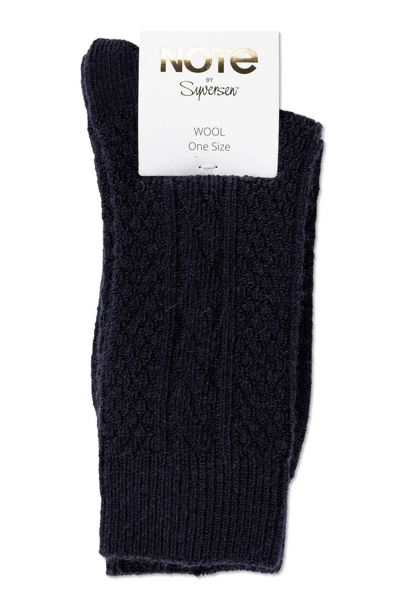 Note by Syversen Wool Cable ullsokker navy 36-41 med flettemønster