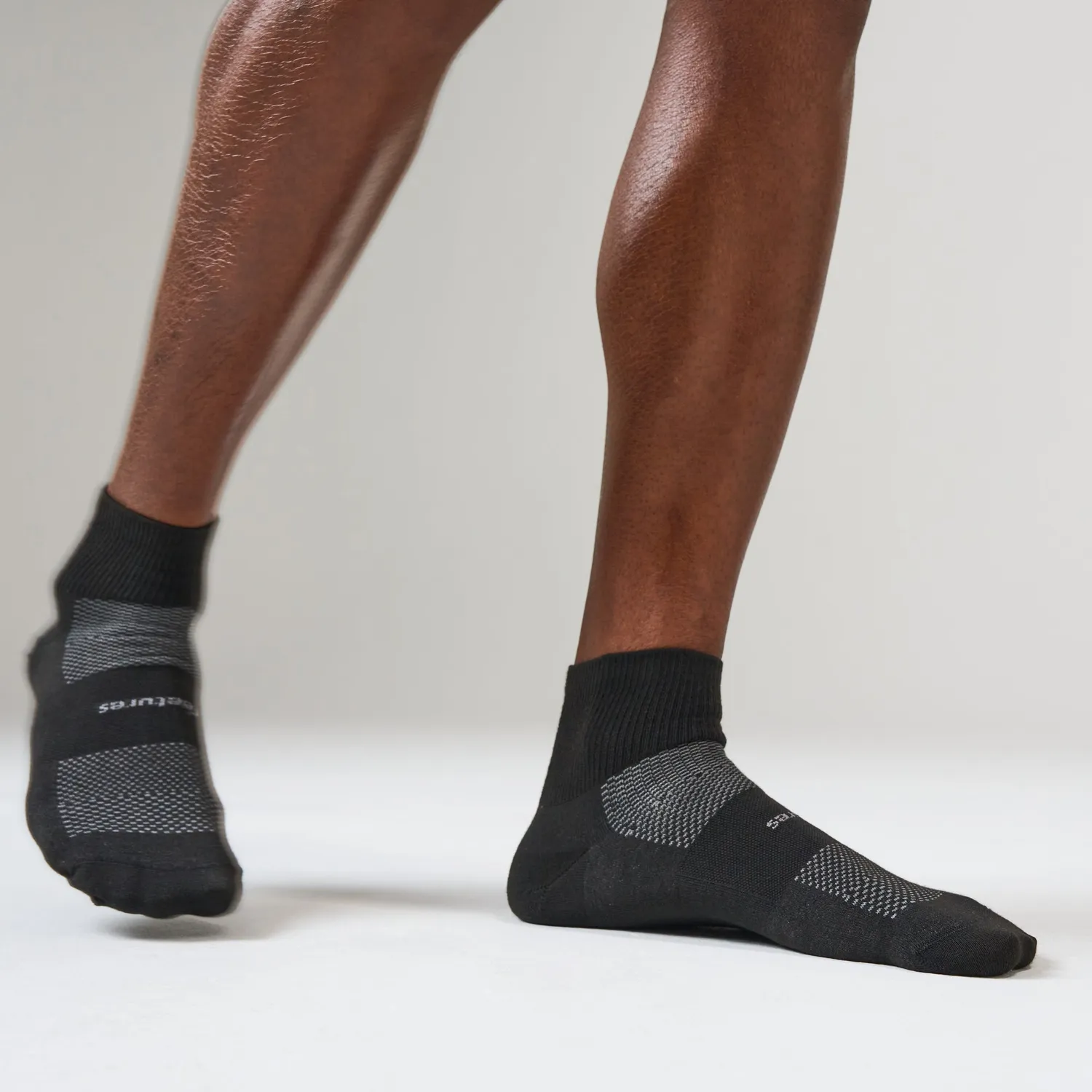 Feetures High Performance Max Cushion Quarter sokker hvit