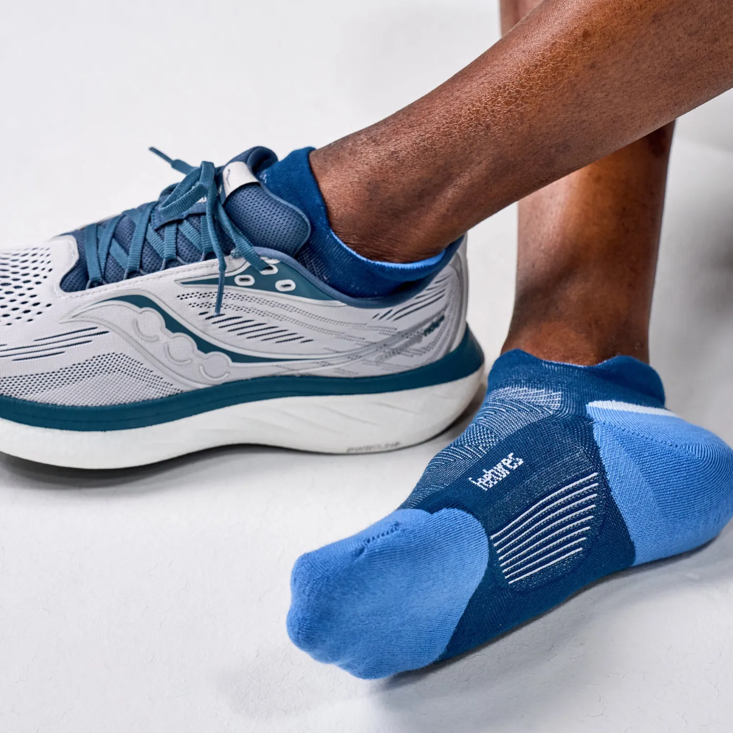 Feetures Elite Max Cushion Tab sokker 3-pack hvit ankel