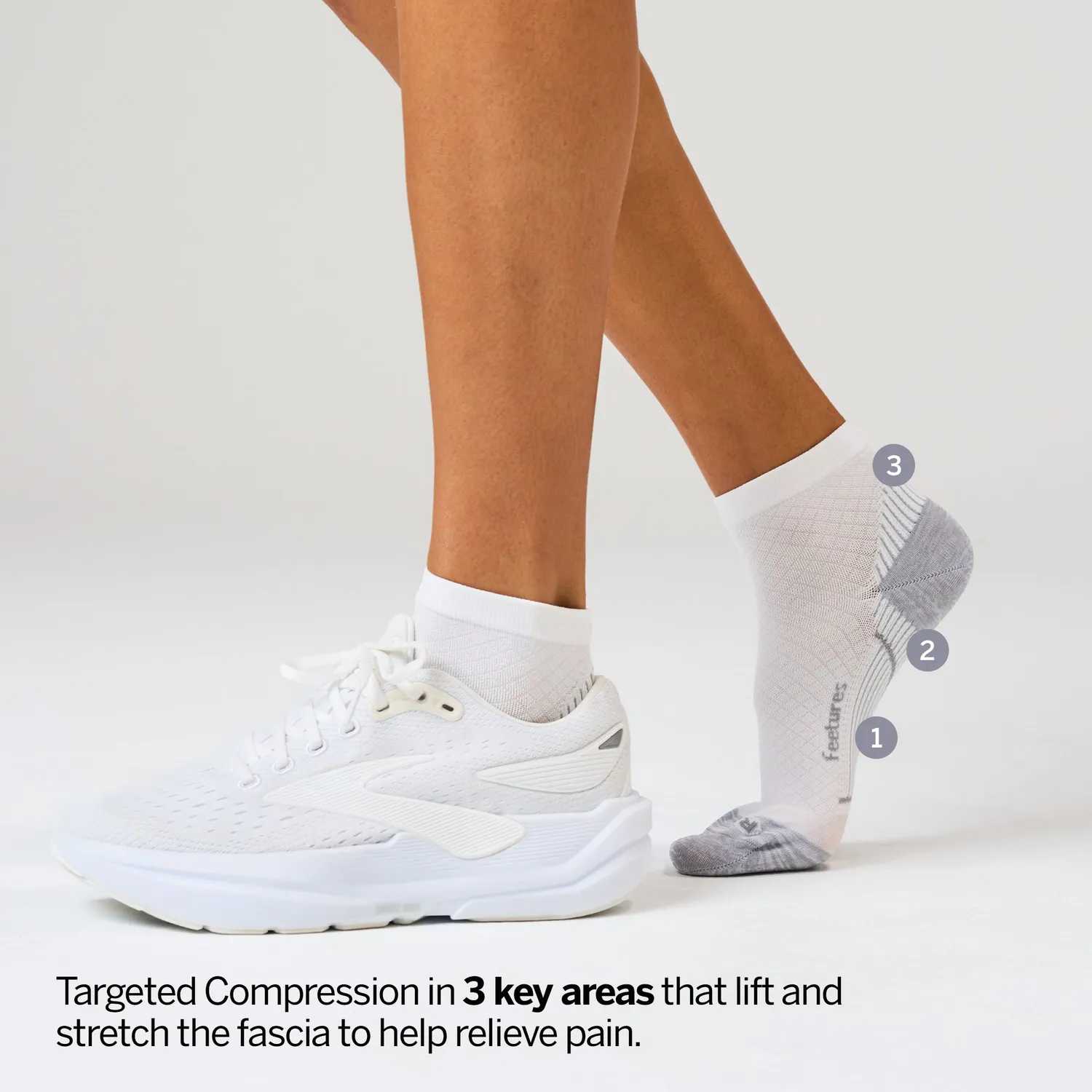 Feetures Plantar Fasciitis Relief Ultra Light Quarter sokker hvit tynn