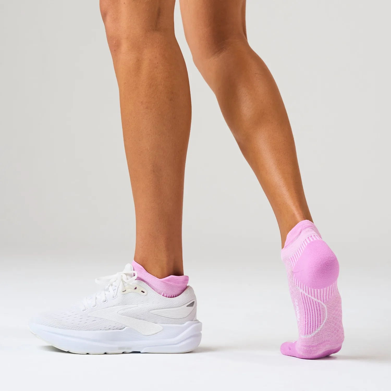 Feetures Plantar Fasciitis Relief Tab sokker 6-pack hvit støtte