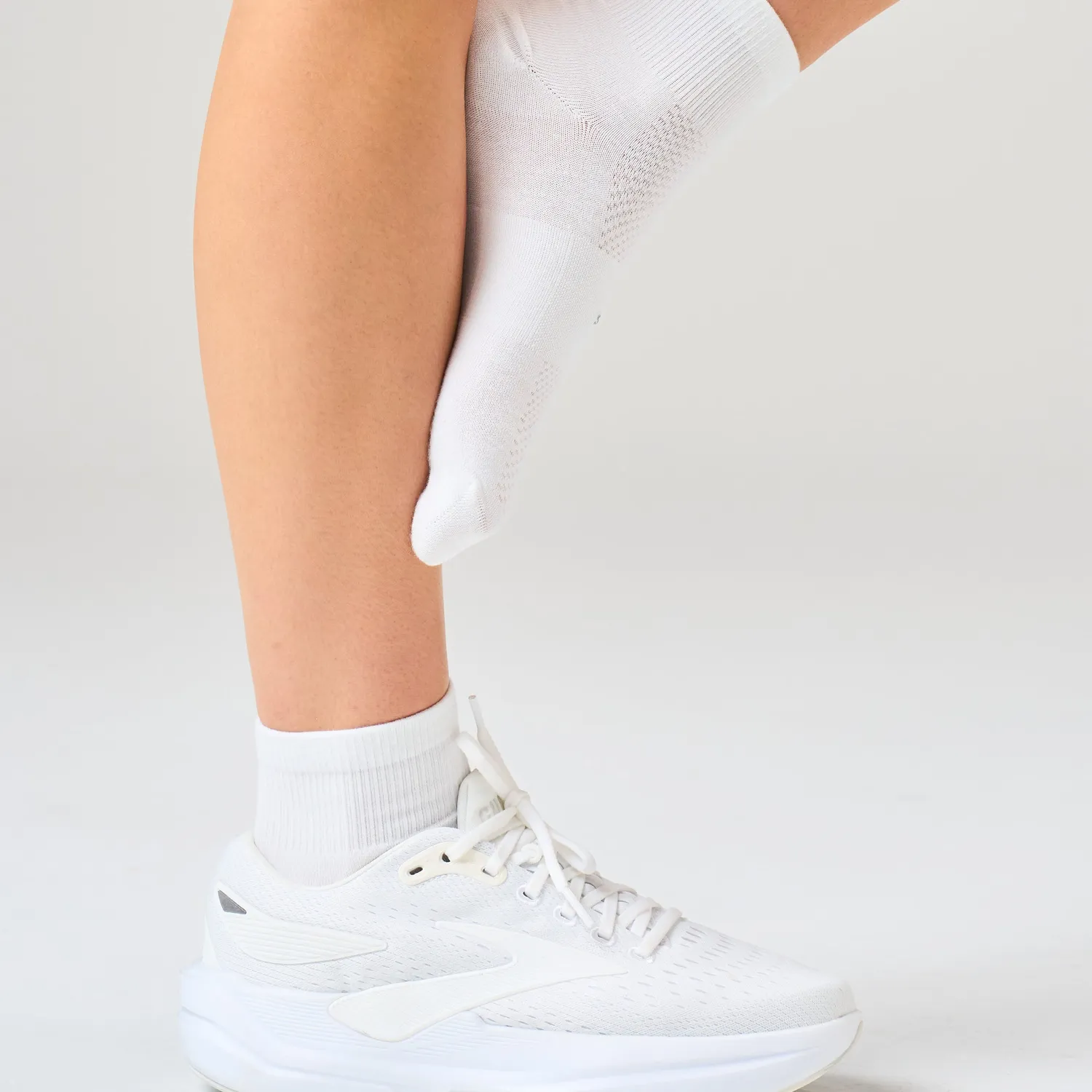 Feetures High Performance Max Cushion Quarter sokker hvit
