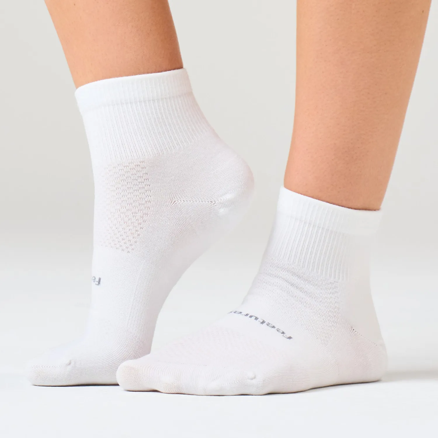 Feetures High Performance Max Cushion Quarter sokker hvit